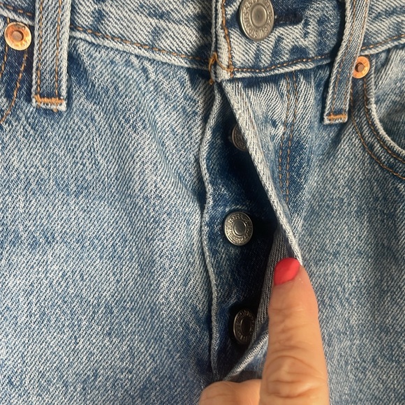 Levis Straight Leg Wedgie Jeans Raw Hem Button Fly Sz 28 - Picture 6 of 12